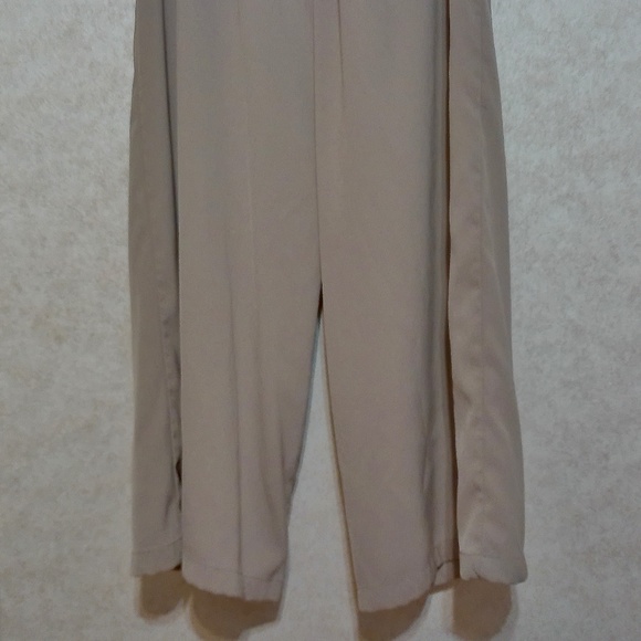 NWT Max Studio Cream Wide Leg Pants, Kangaroo Pockets, Stretch Waist, Size Large - Picture 8 of 8